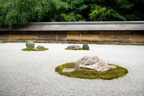 a zen rock garden in ryoanji templein a garden fifteen stones on white gravel kyotojapan - Zen Rock Garden a zen rock garden in ryoanji templein a garden fifteen stones on white gravel kyotojapan - Zen Rock Garden