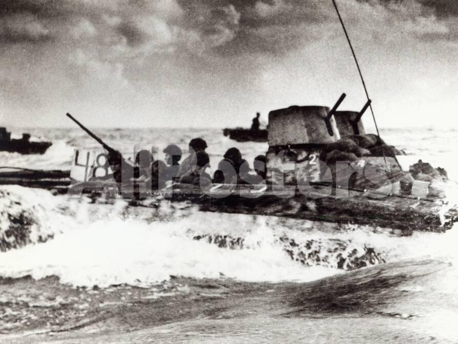 Us Marines in Buffalo Amphibian Tractor Head for Tinian in the Marianas,  July 1944' Photographic Print - | AllPosters.com