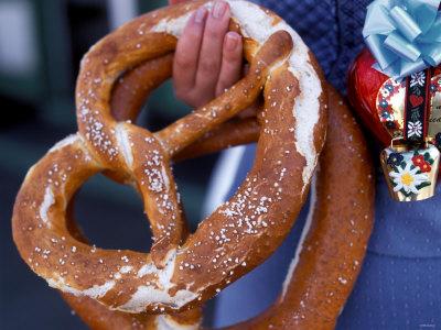 woman-in-blue-german-costume-holding-two-large-pretzels_a-L-3291351-14258389.jpg