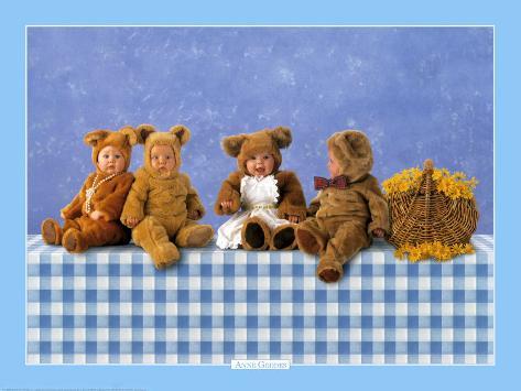 2 teddy bears