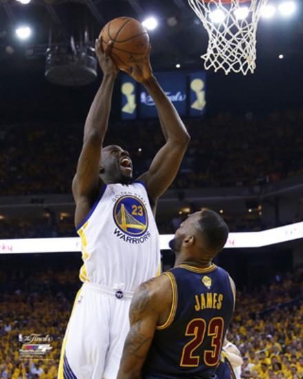 draymond green dunks over
