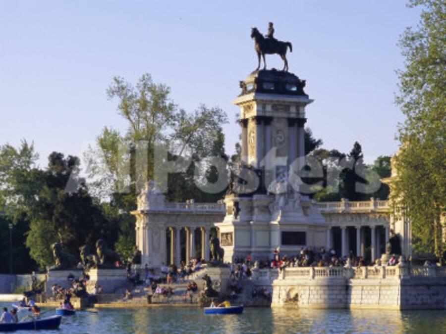 Lake And Monument At Park Parque Del Buen Retiro Parque Del Retiro Retiro Madrid Spain Photographic Print Richard Nebesky Allposters Com