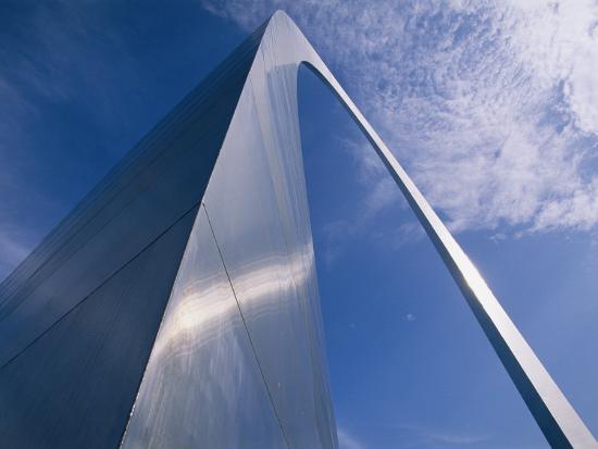 Looking up at the St. Louis Arch Photographic Print by Medford Taylor at wcy.wat.edu.pl