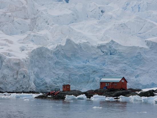 Visit antarctica research station image