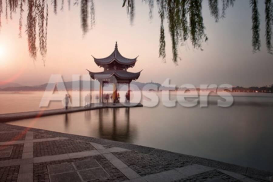 Visitors Are Taking The Last Shots With A Pagoda At West Lake As The Sun Is Sinking