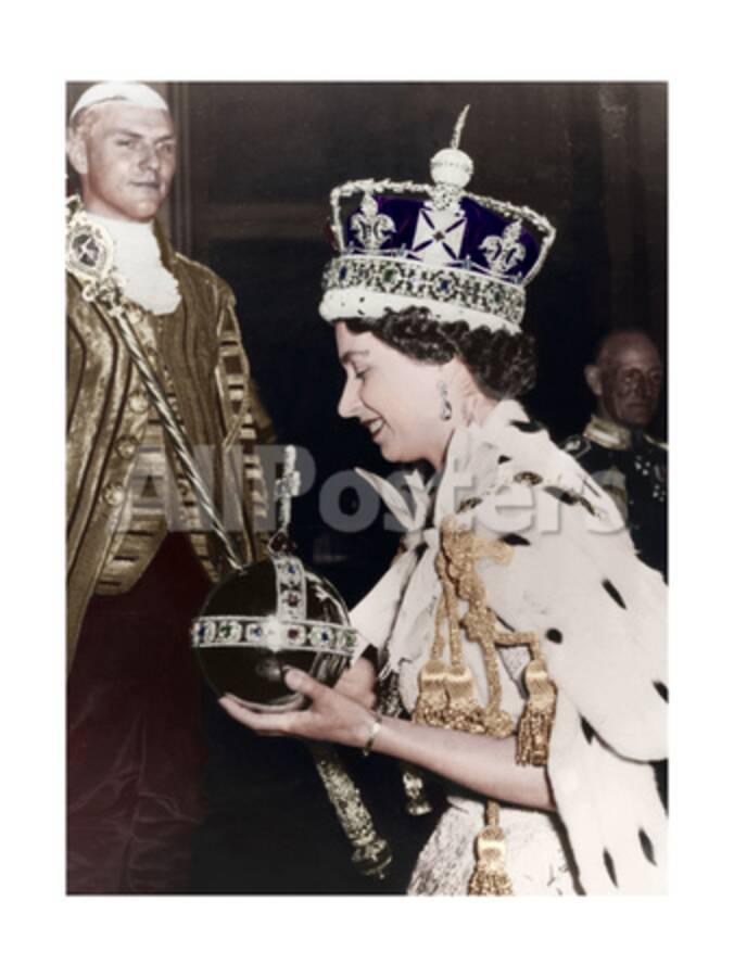 Queen Elizabeth Ii Returning To Buckingham Palace After Her