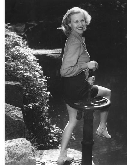 'Honor Blackman' Photo | AllPosters.com