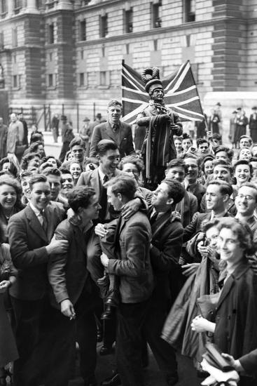 Ve Day Celebrations In London 1945 Photographic Print Nixon Greaves And Allposters Com