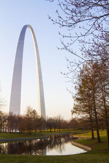 &#39;The Gateway Arch in St. Louis, Missouri. Jefferson National Memorial&#39; Photographic Print ...