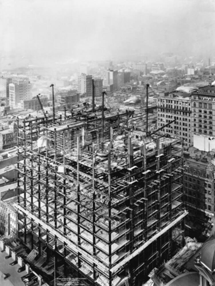 Construction of the Woolworth Building, New York Photographic Print at ...