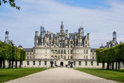 Chambord Castle Is Located In Loir Et Cher France It Has A Very Distinct French Renaissance Archi