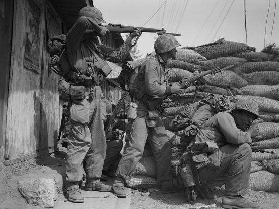 Korean War US Marines 1950' Photographic Print - Max Desfor | AllPosters.com