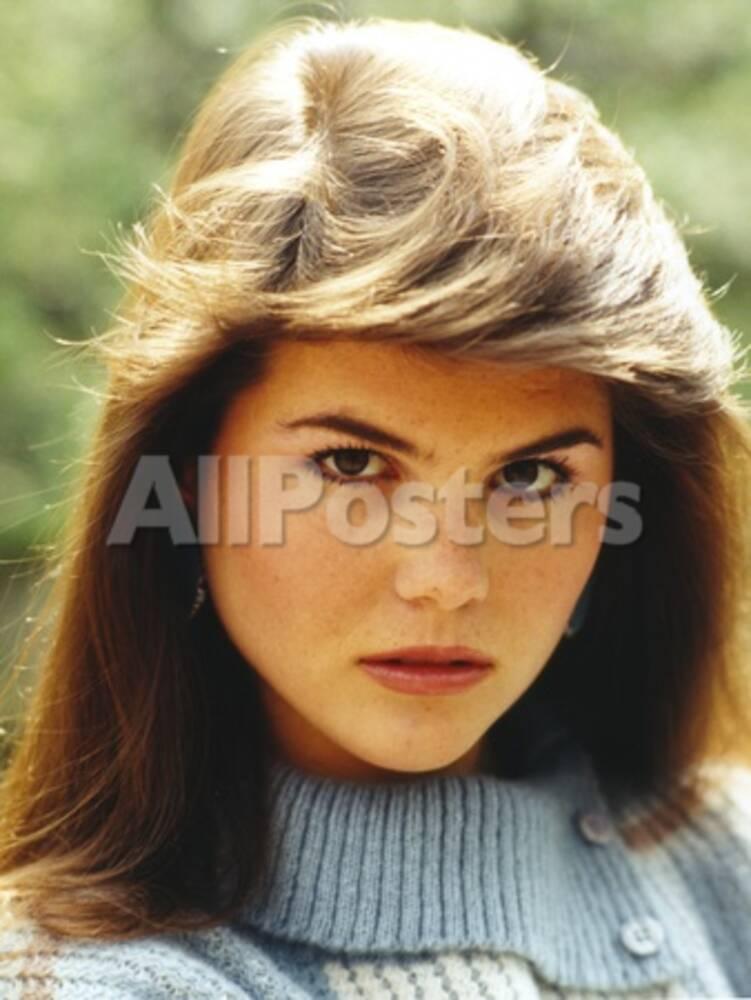 lori loughlin lipstick lori loughlin wearing a knitted blouse and red lipstick lori loughlin lipstick lori loughlin wearing a knitted blouse and red lipstick