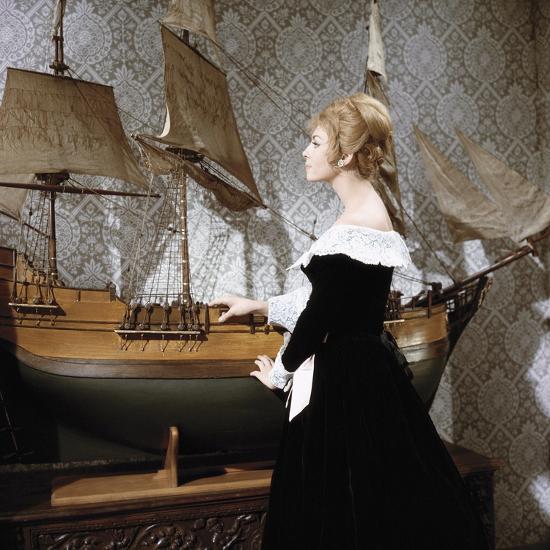 Merveilleuse Angelique 1965 Directed By Bernard Borderie Michele Mercier Photo Photo Allposters Com Merveilleuse Angelique 1965 Directed By Bernard Borderie Michele Mercier Photo Photo Allposters Com