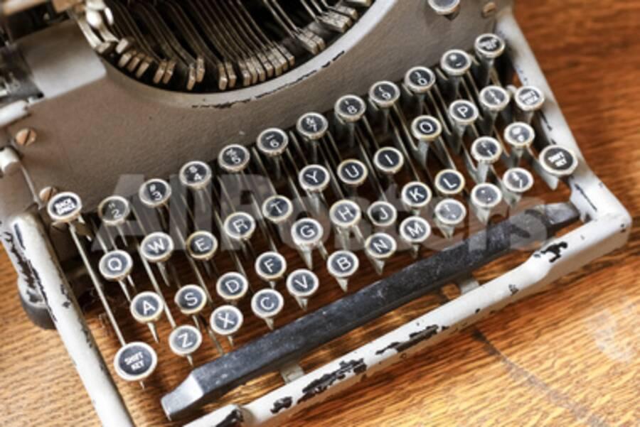 Vintage Typewriter In A Consignment Santa Fe New Mexico - Furniture Consignment Santa Fe New Mexico Vintage Typewriter In A Consignment Santa Fe New Mexico - Furniture Consignment Santa Fe New Mexico