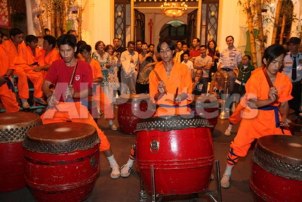 How to play the chinese lion dance drum 'Drum and percussion music for the traditional Chinese New Year Lion