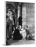 SAINT JOAN, 1957 directed by OTTO PREMINGER On the set, Otto Preminger with Jean Seberg (b/w photo)-null-Framed Photo