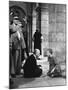 SAINT JOAN, 1957 directed by OTTO PREMINGER On the set, Otto Preminger with Jean Seberg (b/w photo)-null-Mounted Photo