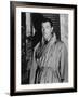 Lame by fond UNDERCURRENT by VincenteMinnelli with Robert Taylor, 1946 (b/w photo)-null-Framed Photo